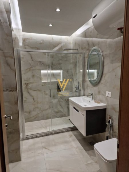 Tirane, jepet me qera apartament 2+1+Ballkon Kati 4, 122 m² 800 € (MYSLYM SHYRI)