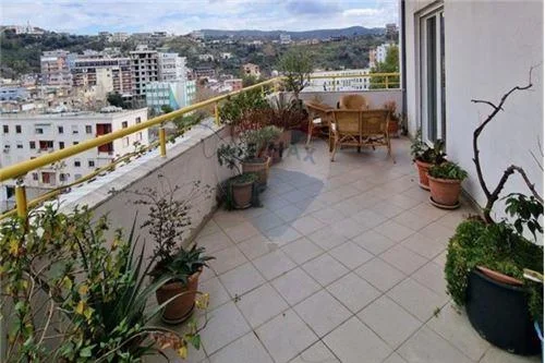 Vlore, shitet apartament 2+1+Ballkon Kati 7, 132 m² 170.000 € (Blv.Ismail Qemali)