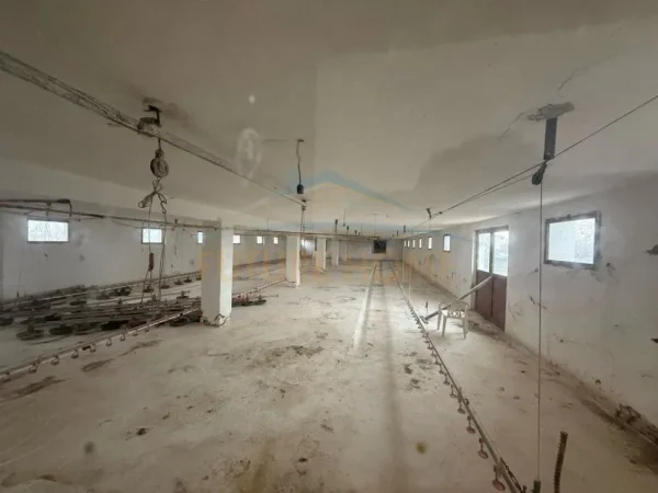 Korce, shitet , 210.000 € (Korçë - Pogradec.)