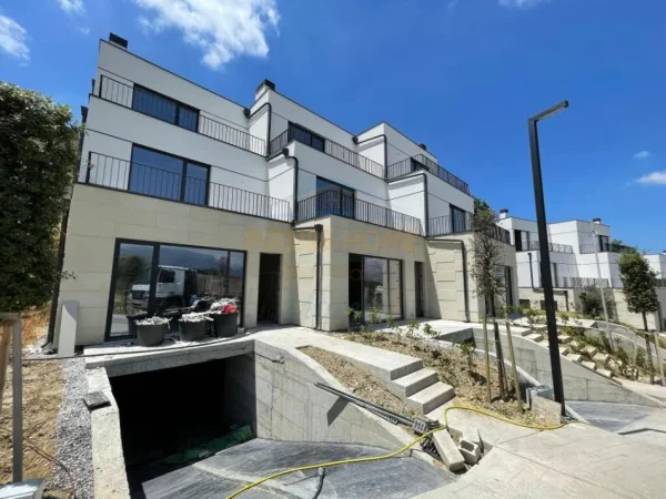 jepet me qera Vile 3 Katshe , 281 m² 3.000 € (LIQENI I THATE)