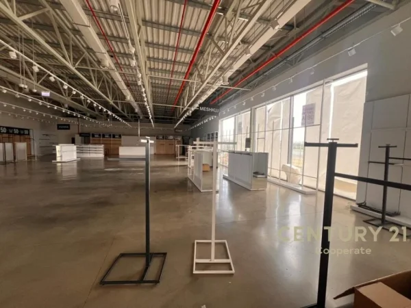 Tirane, jap me qera ambjent biznesi , 615 m² 12.300 € (Autostrada Tirane-Durres)