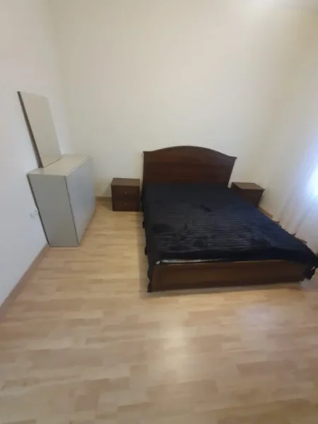 Tirane, jepet me qera apartament 1+1 Kati 1, 60 m² 400 € (Selite)
