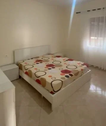 Tirane, jepet me qera apartament 3+1 Kati 1, 120 m² 300 € (Farkës)