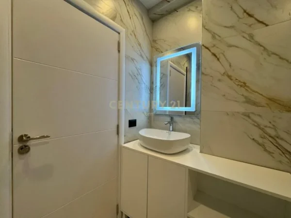 Tirane, jepet me qera apartament 1+1 Kati 5, 65 m² 700 € (hoxha tahsim)