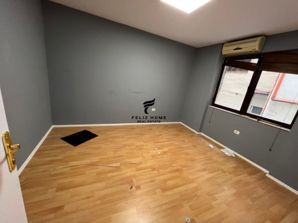 Tirane, jepet me qera zyre Kati 4, 130 m² 1.000 € (BLLOK)