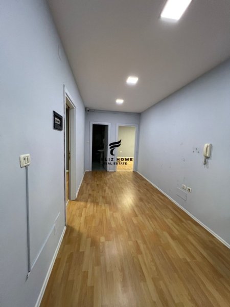 Tirane, jepet me qera zyre Kati 4, 130 m² 1.000 € (BLLOK)