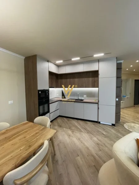 Tirane, jepet me qera apartament 2+1+Ballkon Kati 1, 118 m² 1.200 € (LIQENI I THATE)