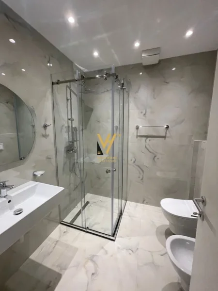 Tirane, jepet me qera apartament 2+1+Ballkon Kati 1, 118 m² 1.200 € (LIQENI I THATE)