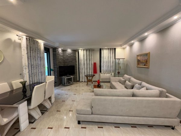Tirane, jepet me qera apartament 2+1 Kati 4, 120 m² 1.000 € (Ish ekspozita)