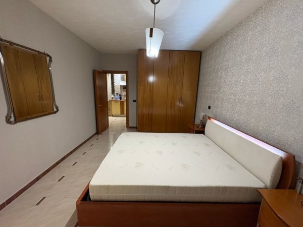 Tirane, jepet me qera apartament 2+1 Kati 4, 120 m² 1.000 € (Ish ekspozita)