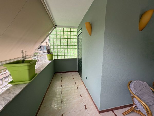 Tirane, jepet me qera apartament 2+1 Kati 4, 120 m² 1.000 € (Ish ekspozita)