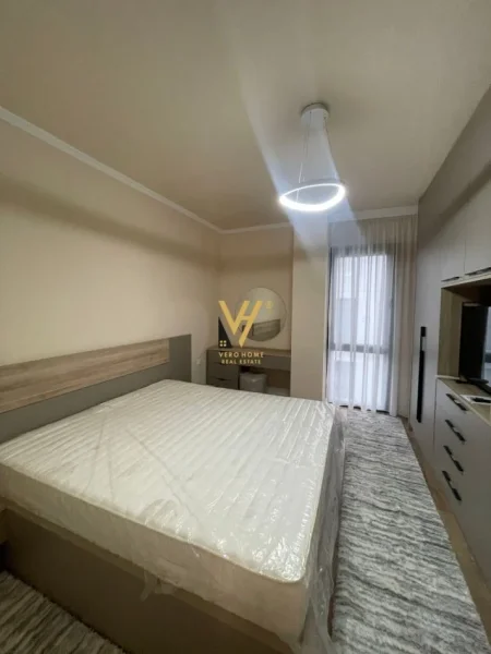 Tirane, jepet me qera apartament 1+1+Ballkon Kati 3, 80 m² 1.000 € (LIQENI ARTIFICIAL)