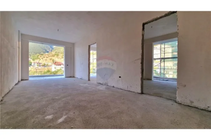 Vlore, shitet apartament 2+1+Ballkon Kati 3, 101 m² (Uje i Ftohte)