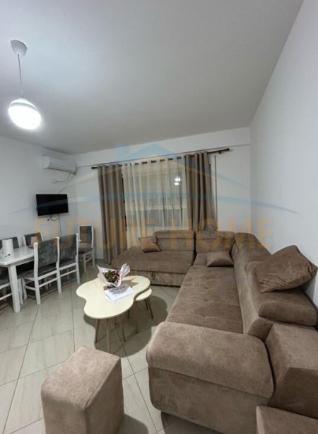 ALF50242 Tirane, jepet me qera apartament 2+1 Kati 2, 95 m² 420 € (Fresku)