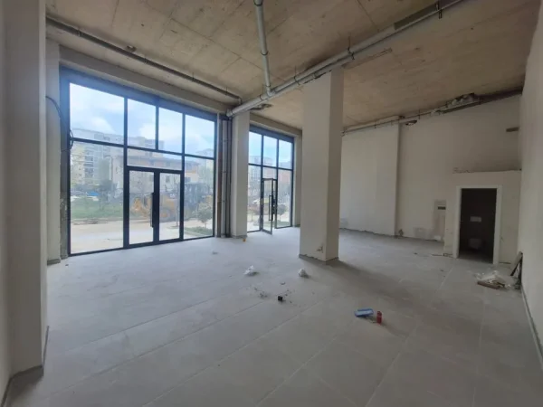 Tirane, jepet me qera dyqan Kati 0, 85 m² 750 € (Ish Fusha e Aviacionit)