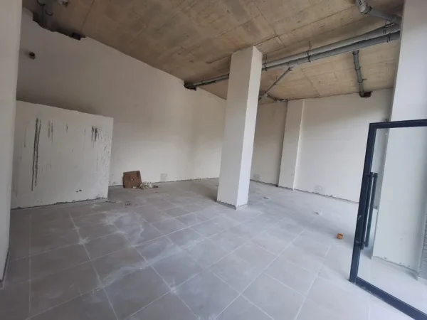 Tirane, jepet me qera dyqan Kati 0, 85 m² 750 € (Ish Fusha e Aviacionit)