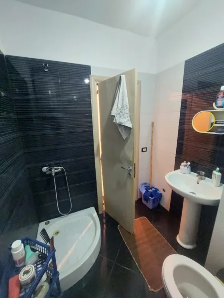 Tirane, shitet apartament 2+1 Kati 4, 103 m² 160.000 € (SHITET SUPER APARTAMENT 2+1 AFER KMY NE YZBERISHT)