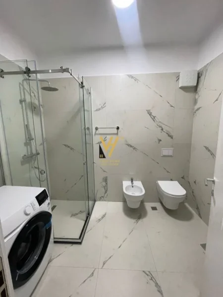 Tirane, jepet me qera apartament 2+1+Ballkon Kati 3, 130 m² 1.500 € (LIQENI ARTIFICIAL)