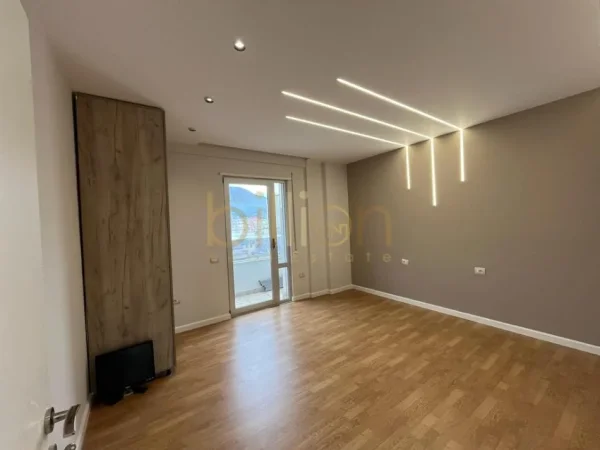 Tirane, shitet apartament 3+1 Kati 5, 164 m² 270.000 € (Xhamlliku, Tirana, Albania)