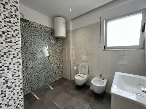 Tirane, shitet apartament 3+1 Kati 5, 164 m² 270.000 € (Xhamlliku, Tirana, Albania)