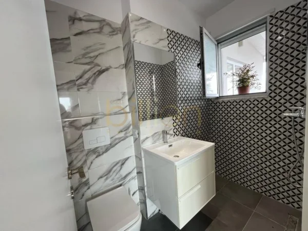 Tirane, shitet apartament 3+1 Kati 5, 164 m² 270.000 € (Xhamlliku, Tirana, Albania)