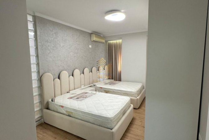 Tirane, jepet me qera apartament 2+1+Ballkon Kati 2, 110 m² 1.000 € (Rruga Don Bosko)