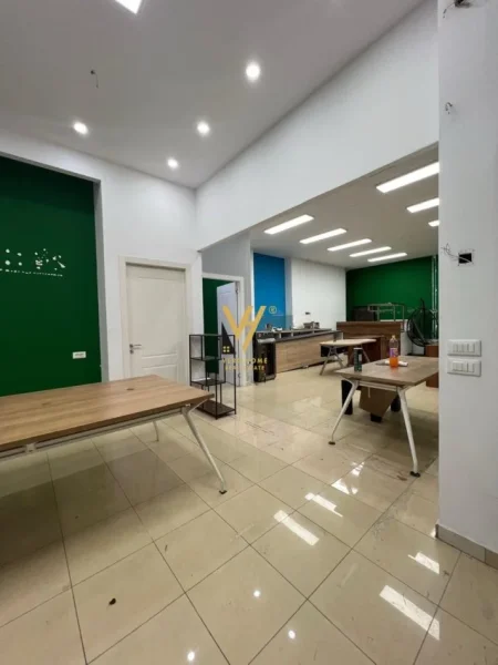 Tirane, shitet dyqan Kati 0, 187 m² 430.000 € (STACIONI I TRENIT)