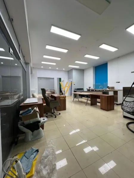 Tirane, shitet dyqan Kati 0, 187 m² 430.000 € (STACIONI I TRENIT)