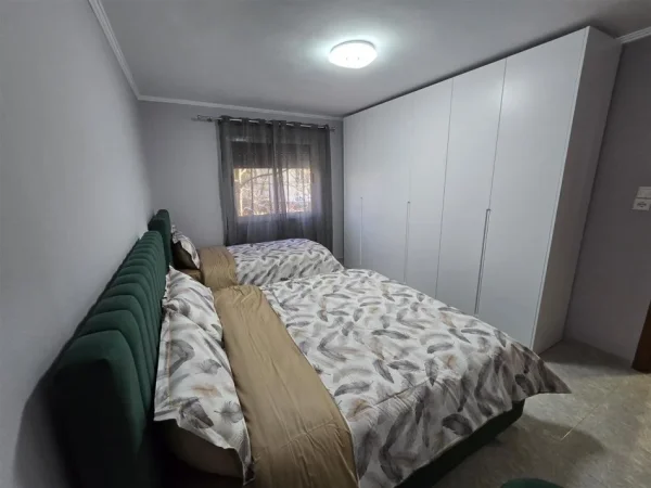 Tirane, jepet me qera apartament 1+1+Ballkon Kati 2, 56 m² 600 € (ali demi)