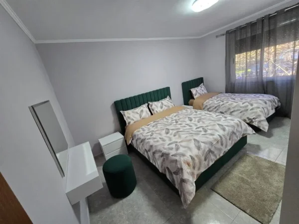 Tirane, jepet me qera apartament 1+1+Ballkon Kati 2, 56 m² 600 € (ali demi)