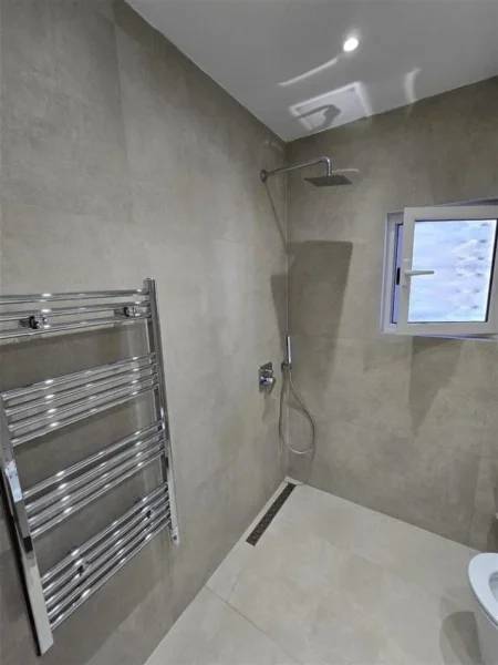 Tirane, jepet me qera apartament 1+1+Ballkon Kati 2, 56 m² 600 € (ali demi)