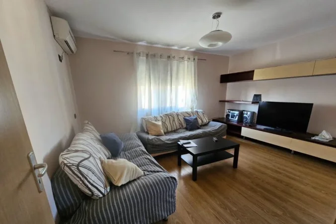 Tirane, jepet me qera apartament 2+1 Kati 5, 85 m² 500 € (brryli)