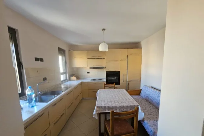 Tirane, jepet me qera apartament 2+1 Kati 5, 85 m² 500 € (brryli)