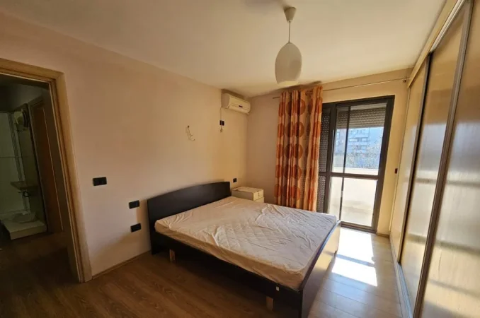 Tirane, jepet me qera apartament 2+1 Kati 5, 85 m² 500 € (brryli)