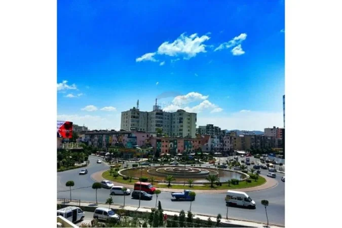 jepet me qera , 60 m² 700 € (Dyqan per qira tek Zogu i Zi)