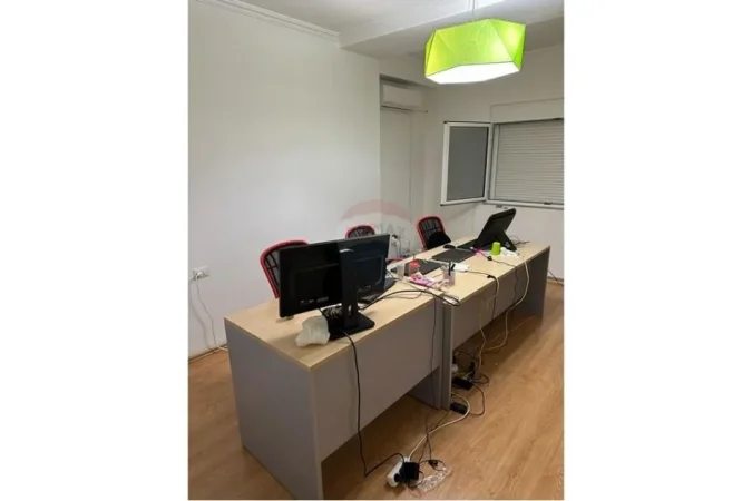 jepet me qera , 106 m² 800 € (Jepet zyre me qira tek Sheshi Willson)