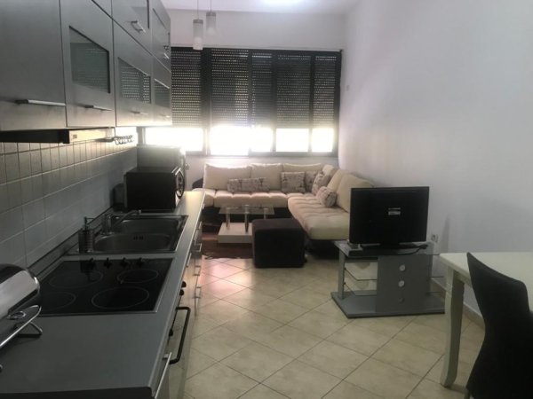 Tirane, jepet me qera garsonier 1+1 Kati 2, 40 m² 350 € 