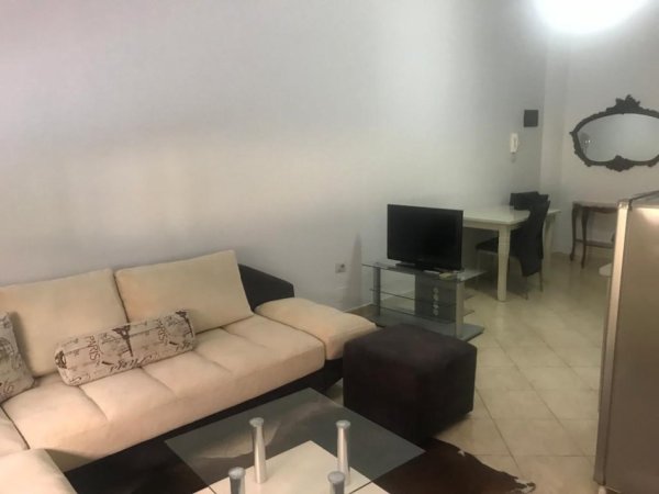Tirane, jepet me qera garsonier 1+1 Kati 2, 40 m² 350 € 