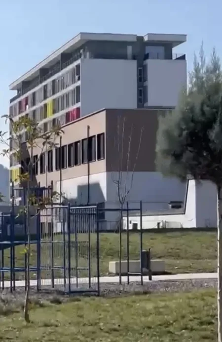 Tirane, shitet apartament 3+1+Ballkon , 117 m² 137.000 € (Prane QTU)