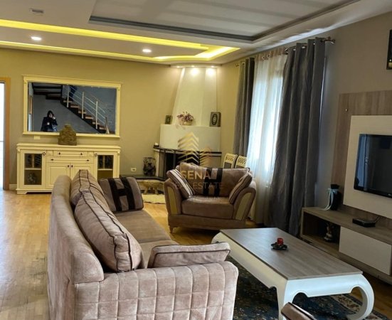 Tirane, jepet me qera apartament duplex 3+1+Ballkon Kati 3, 164 m² 1.000 € (Rruga Jordan Misja)