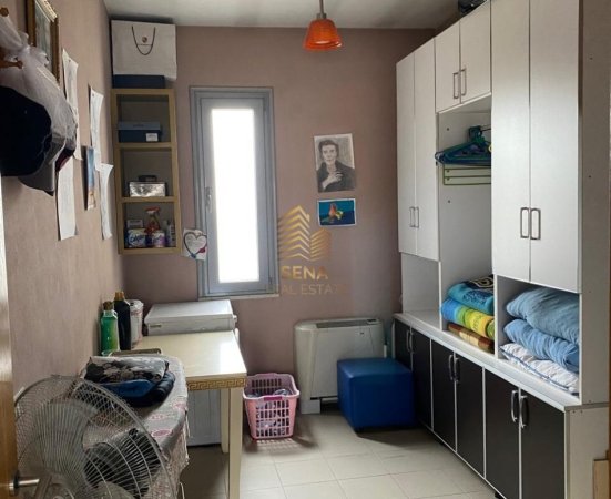 Tirane, jepet me qera apartament duplex 3+1+Ballkon Kati 3, 164 m² 1.000 € (Rruga Jordan Misja)