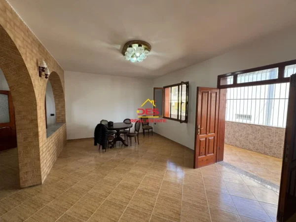 Vlore, shitet shtepi Kati 1, 364 m² 190.000 € (Rruga Ali Demi)