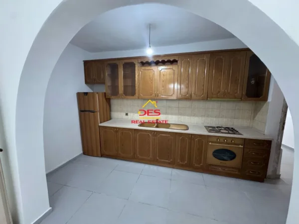 Vlore, shitet shtepi Kati 1, 364 m² 190.000 € (Rruga Ali Demi)