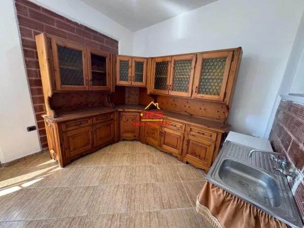 Vlore, shitet shtepi Kati 1, 364 m² 190.000 € (Rruga Ali Demi)