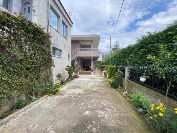 Tirane, shitet shtepi 2 Katshe Kati 0, 250.000 € (Kamez)