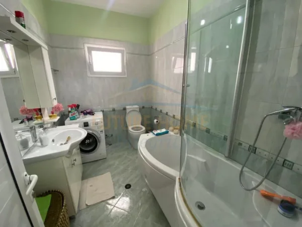 Tirane, shitet shtepi 2 Katshe Kati 0, 250.000 € (Kamez)