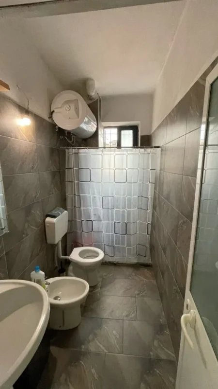 Durres, shitet apartament 1+1+Ballkon Kati 1, 59 m² 80.000 € (Stacioni i Trenit)