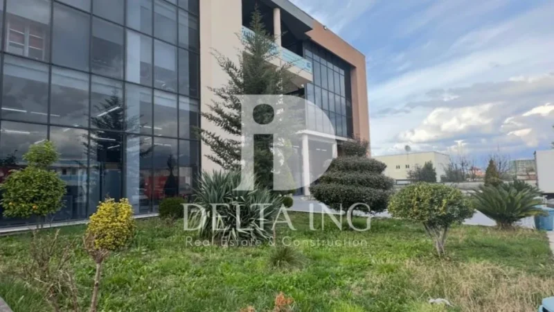 Tirane, jepet me qera ambjent biznesi Kati 2, 300 m² 1.050 € (Pranë QTU)