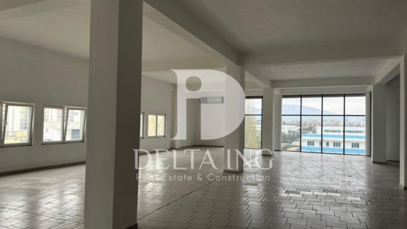 Tirane, jepet me qera ambjent biznesi Kati 2, 300 m² 1.050 € (Pranë QTU)
