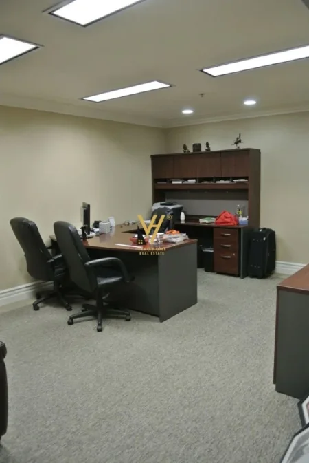 Tirane, jepet me qera dyqan Kati 0, 45 m² 650 € (STACIONI I TRENIT)